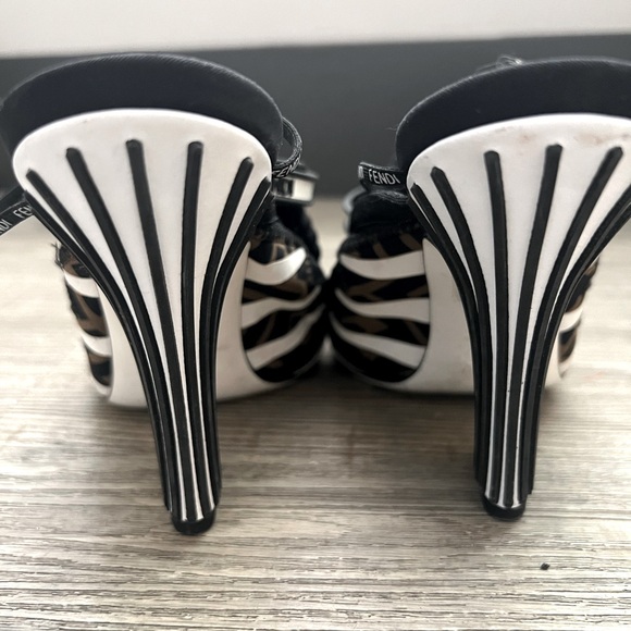 Beautiful Sandals Fendi✨ - Picture 6 of 9